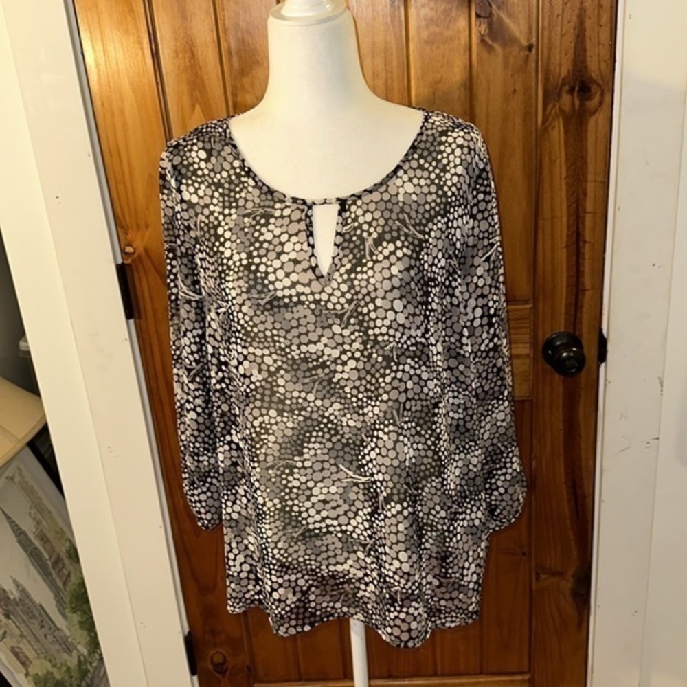Women’s Banana Republic Factory gray and black print sheer shirt size Medium
